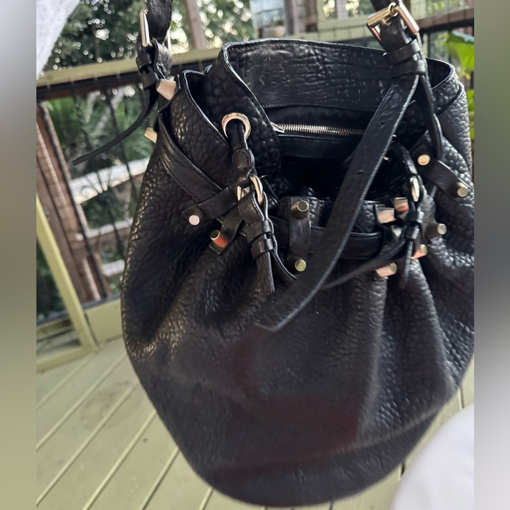 Alexander Wang Black leather crossbody bucket bag with silver hardware - Picture 4 of 9